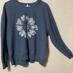 Maurices Navy Sweatshirt with Ivory Floral Pattern size 1x